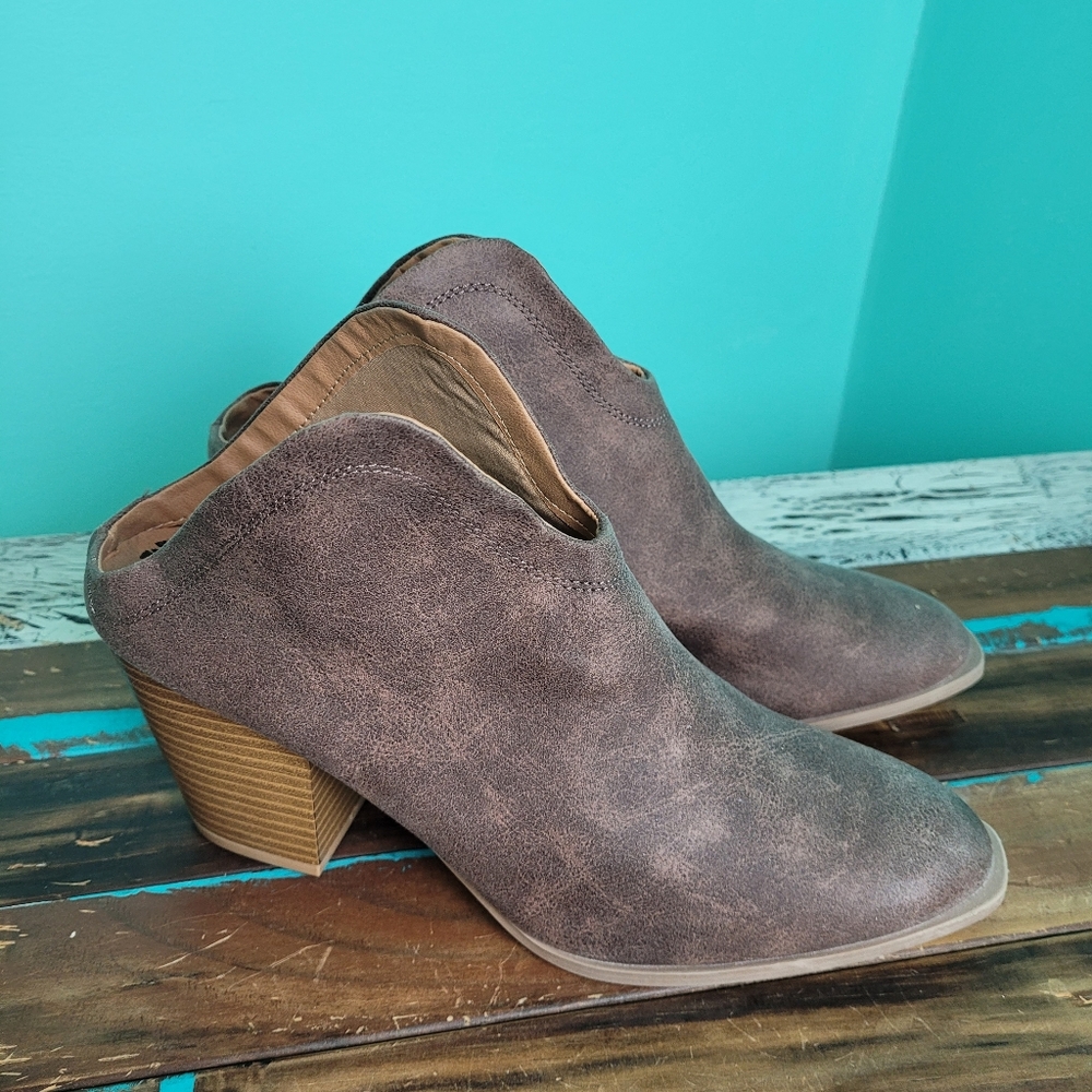 🌻SALE🌻 Quipid brown open back slip on booties size 10